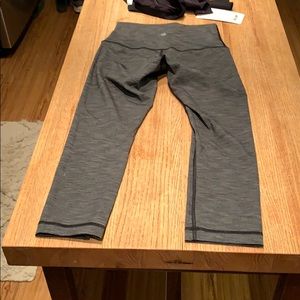 New size 6 cropped lululemon leggings